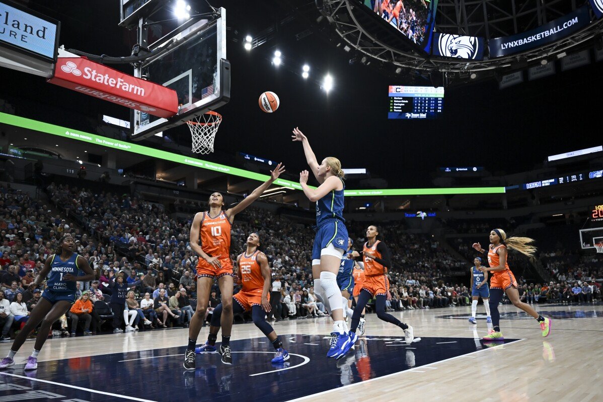 Bonner anota 24 puntos para llevar a Connecticut Sun a vencer a Minnesota Lynx 78-73