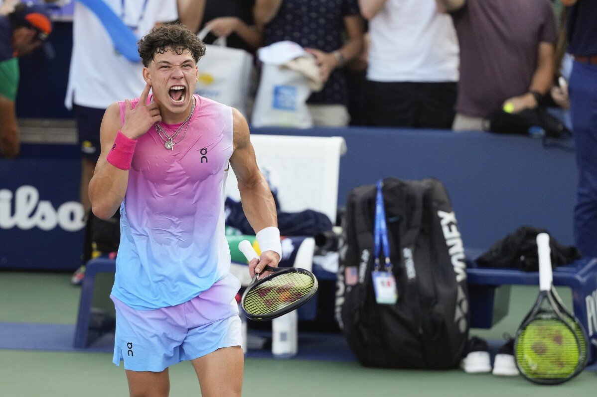 Campeona de Wimbledon Krejcikova eliminada del US Open, Shelton y Tiafoe se enfrentan en la tercera ronda