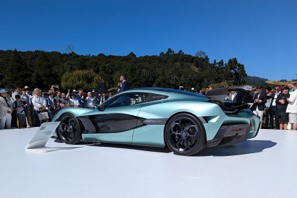 Desde un hypercar de $2.5 millones hasta un EV listo para la pista en España, aquí están los EV más interesantes en la Semana del Automóvil de Monterey